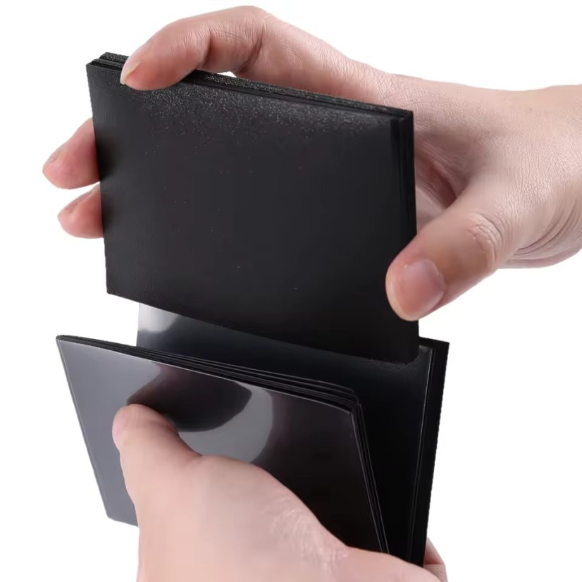 Matné barevné obaly na karty – 100 ks (66×91 mm) - Barva: Červená